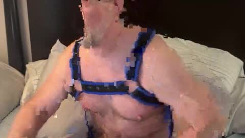 love1on1cam online show from April 2026 06:39:01 PM