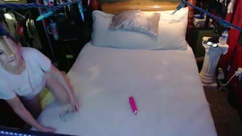 Snapshot of love2shareletsplay chatting on February 2026 09:52:01 AM love2shareletsplay online show from February 2026 09:52:01 AM