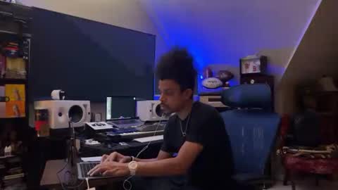 Prynce online show from July 2026 01:52:01 AM