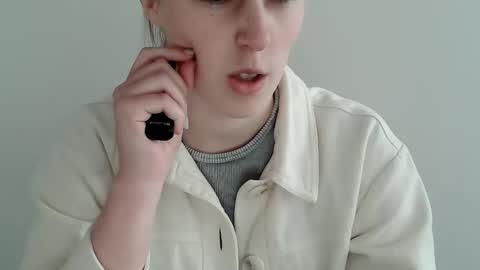 Vivian online show from November 2025 02:17:02 PM