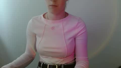 Snapshot of love_vivian chatting on February 2026 01:10:01 PM Vivian online show from February 2026 01:10:01 PM