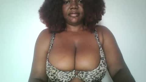 Snapshot of lovecumsluttie chatting on October 2025 06:33:01 AM mila online show from October 2025 06:33:01 AM