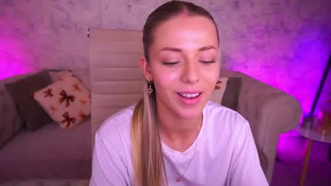 Snapshot of loveedove chatting on May 2026 04:04:02 PM loveedove online show from May 2026 04:04:02 PM