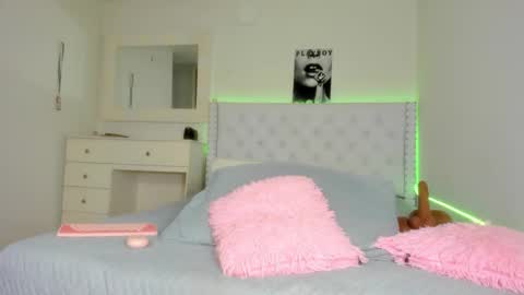 Val online show from December 2025 11:56:01 PM