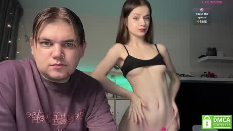 Snapshot of lovelly_mooncouple chatting on February 2025 09:43:01 AM Mileena and Oliver online show from February 2025 09:43:01 AM