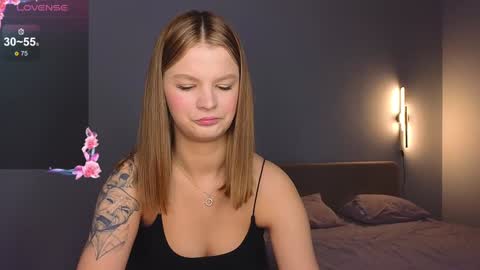 Snapshot of lovely_babyy chatting on December 2024 12:44:01 AM Jenny online show from December 2024 12:44:01 AM