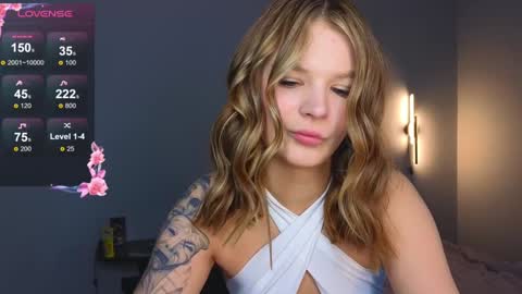 Snapshot of lovely_babyy chatting on December 2024 02:44:02 AM Jenny online show from December 2024 02:44:02 AM
