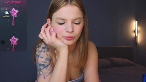 Snapshot of lovely_babyy chatting on December 2024 02:52:02 AM Jenny online show from December 2024 02:52:02 AM