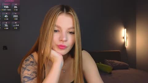 Snapshot of lovely_babyy chatting on January 2025 01:36:02 AM Jenny online show from January 2025 01:36:02 AM