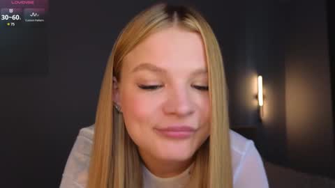 Snapshot of lovely_babyy chatting on February 2025 07:20:01 AM Jenny online show from February 2025 07:20:01 AM