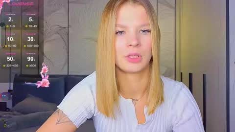 Snapshot of lovely_babyy chatting on September 2025 11:10:01 AM Jenny online show from September 2025 11:10:01 AM