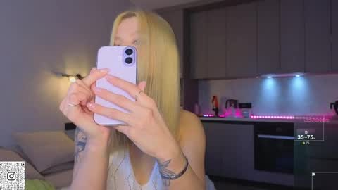Snapshot of lovely_babyy chatting on June 2026 04:47:02 AM Jenny online show from June 2026 04:47:02 AM