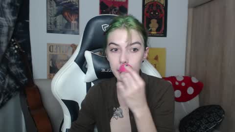 Snapshot of lovely_cass chatting on December 2024 10:35:02 PM Cassie online show from December 2024 10:35:02 PM