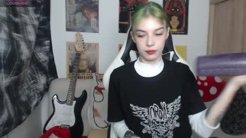 Snapshot of lovely_cass chatting on December 2024 10:05:01 PM Cassie online show from December 2024 10:05:01 PM