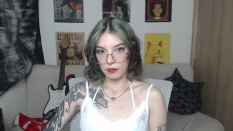 Snapshot of lovely_cass chatting on February 2025 04:54:01 AM Cassie online show from February 2025 04:54:01 AM