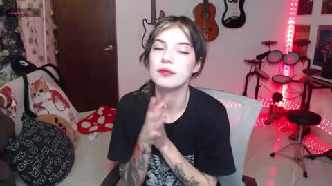 Snapshot of lovely_cass chatting on October 2025 04:12:02 AM Cassie online show from October 2025 04:12:02 AM