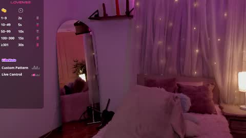 Snapshot of lovely_emma18 chatting on June 2026 01:09:02 PM Emma online show from June 2026 01:09:02 PM