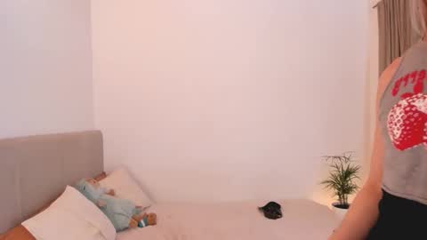 Alison and Kylian online show from February 2025 09:48:01 PM