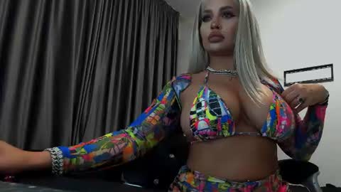 Snapshot of lovelyblondyxxx chatting on July 2026 10:25:02 PM PrAllinXXXa online show from July 2026 10:25:02 PM