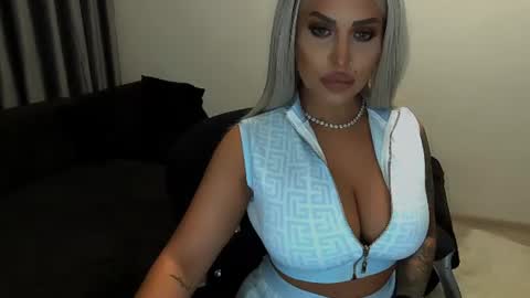 Snapshot of lovelyblondyxxx chatting on July 2026 10:01:02 PM PrAllinXXXa online show from July 2026 10:01:02 PM