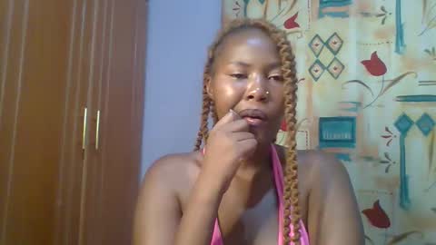 Snapshot of lovelyy_dreams chatting on April 2026 06:27:02 PM Hanna online show from April 2026 06:27:02 PM