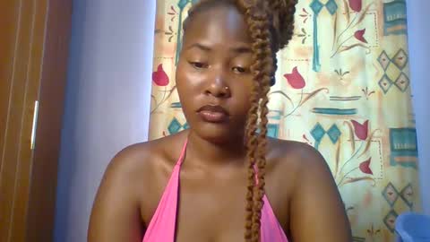 Snapshot of lovelyy_dreams chatting on April 2026 06:44:02 AM Hanna online show from April 2026 06:44:02 AM