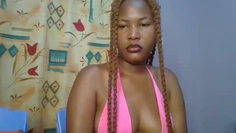 Snapshot of lovelyy_dreams chatting on April 2026 02:38:02 AM Hanna online show from April 2026 02:38:02 AM