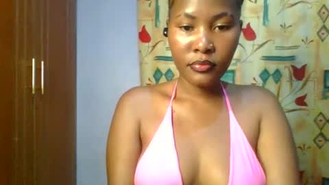 Snapshot of lovelyy_dreams chatting on April 2026 04:01:01 PM Hanna online show from April 2026 04:01:01 PM