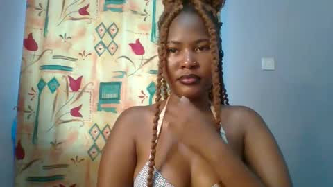 Snapshot of lovelyy_dreams chatting on April 2026 05:03:02 AM Hanna online show from April 2026 05:03:02 AM
