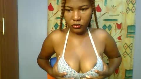 Snapshot of lovelyy_dreams chatting on April 2026 02:45:02 AM Hanna online show from April 2026 02:45:02 AM