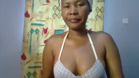 Snapshot of lovelyy_dreams chatting on April 2026 05:32:02 AM Hanna online show from April 2026 05:32:02 AM