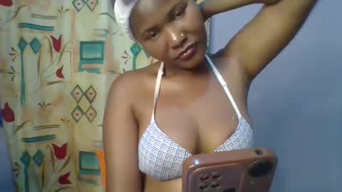 Snapshot of lovelyy_dreams chatting on April 2026 07:49:02 PM Hanna online show from April 2026 07:49:02 PM