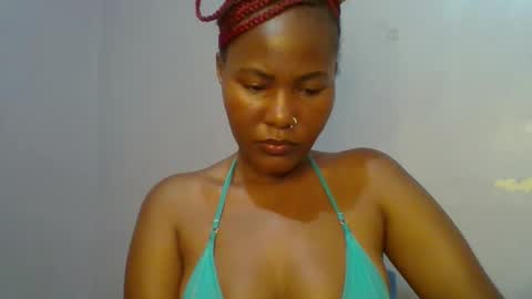 Snapshot of lovelyy_dreams chatting on April 2026 06:25:01 PM Hanna online show from April 2026 06:25:01 PM