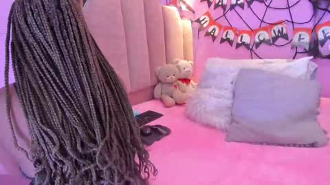 L O V E  online show from November 2025 12:04:02 PM