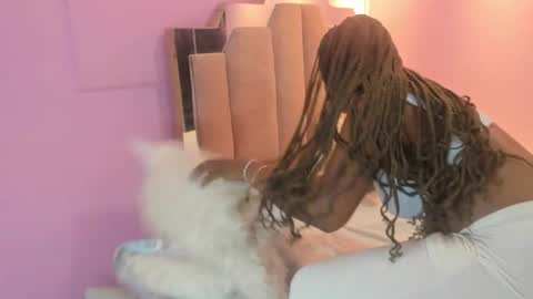 L O V E  online show from November 2025 12:05:02 PM