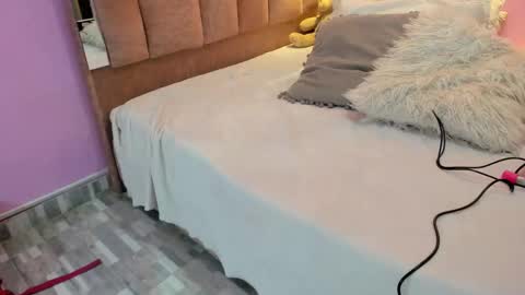 L O V E  online show from December 2025 11:52:02 AM