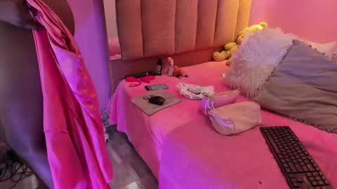 L O V E  online show from December 2025 11:37:02 AM