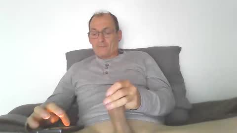 lovs2cum4u online show from October 2025 07:36:02 AM