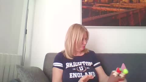 Marlyn online show from February 2025 02:43:01 PM