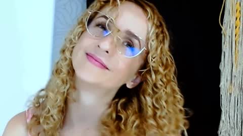 Snapshot of loving__lily chatting on February 2025 10:30:02 PM loving online show from February 2025 10:30:02 PM