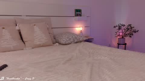    .       online show from February 2025 12:24:02 PM