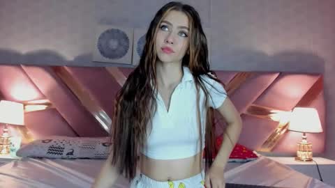 LuanaStonne online show from September 2025 04:23:01 AM
