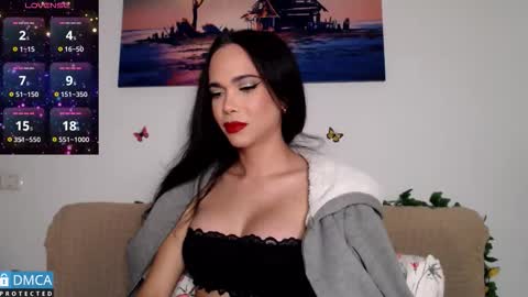 luara_ online show from December 2025 11:03:02 PM