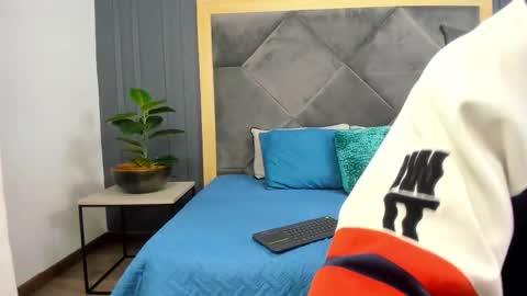 luca_morettii online show from October 2025 12:24:01 PM