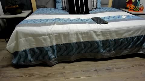 luca_morettii online show from October 2025 12:05:02 PM