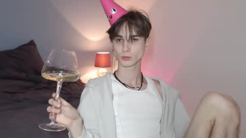 Snapshot of lucacharm chatting on January 2025 09:02:01 PM lucacharm online show from January 2025 09:02:01 PM