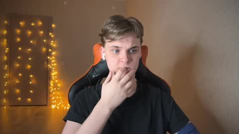 Snapshot of lucas_dany chatting on January 2025 01:24:01 AM Lucas Gill online show from January 2025 01:24:01 AM