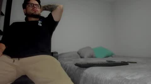 lucas_estrada1 online show from April 2026 03:51:01 AM