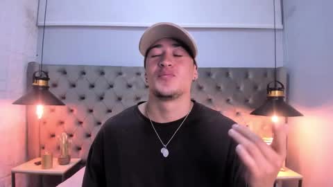 luccagrey online show from November 2025 02:28:01 PM