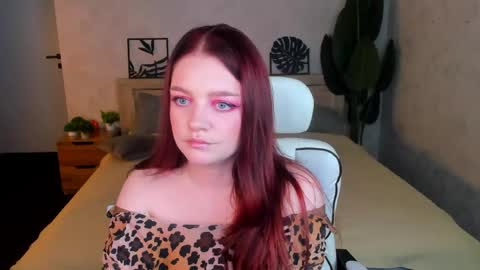 Snapshot of luccy_mullinss chatting on April 2026 05:32:02 PM Gloria online show from April 2026 05:32:02 PM